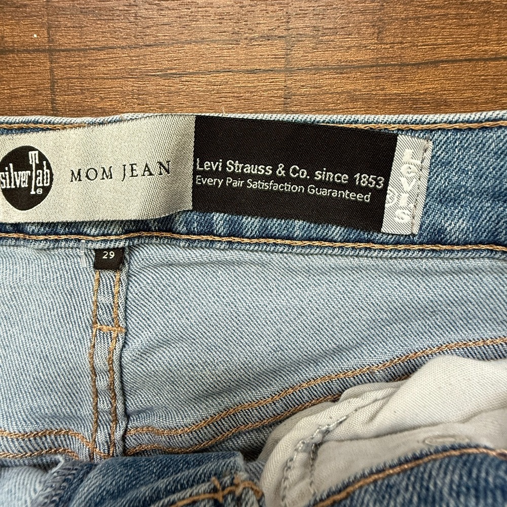 Levis Jeans Silver Tab Womens 29 Mom Jean Distressed Light Wash Blue - Picture 4 of 11